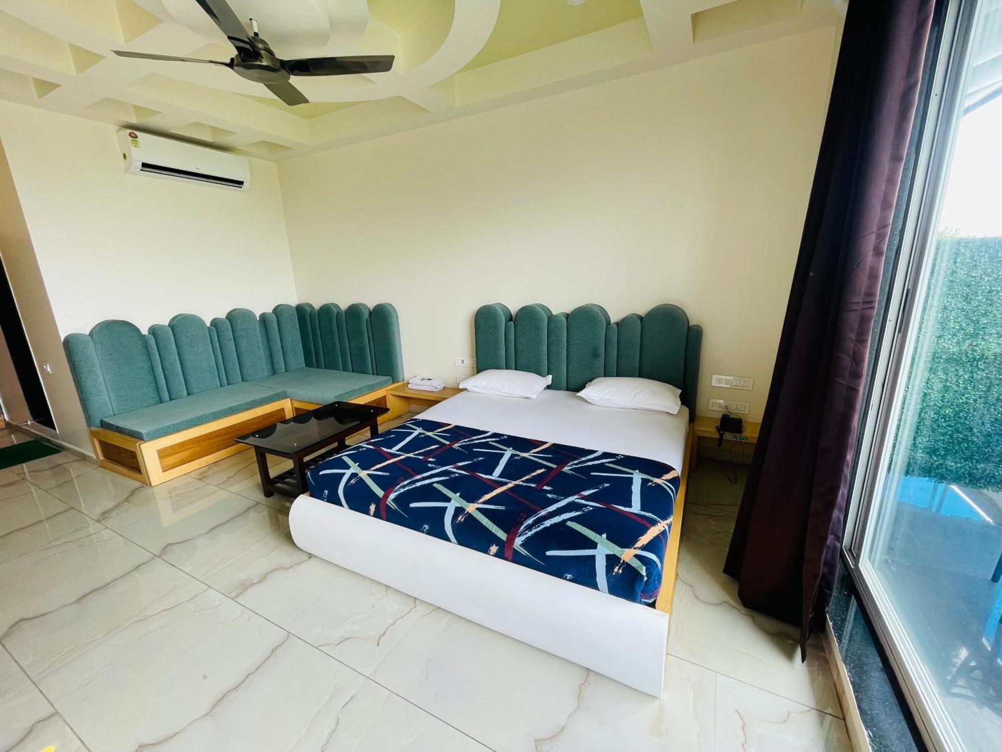 Natural Resort Panhāla 外观 照片