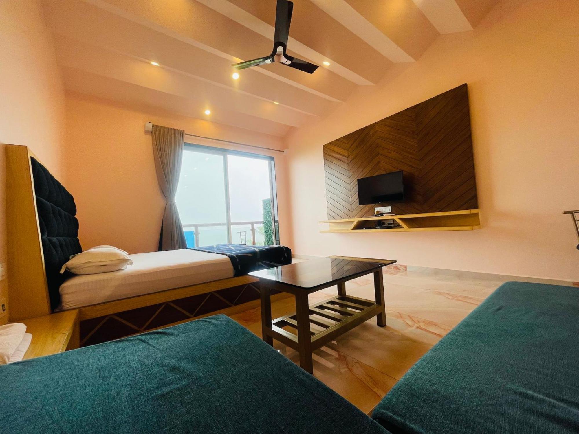 Natural Resort Panhāla 外观 照片