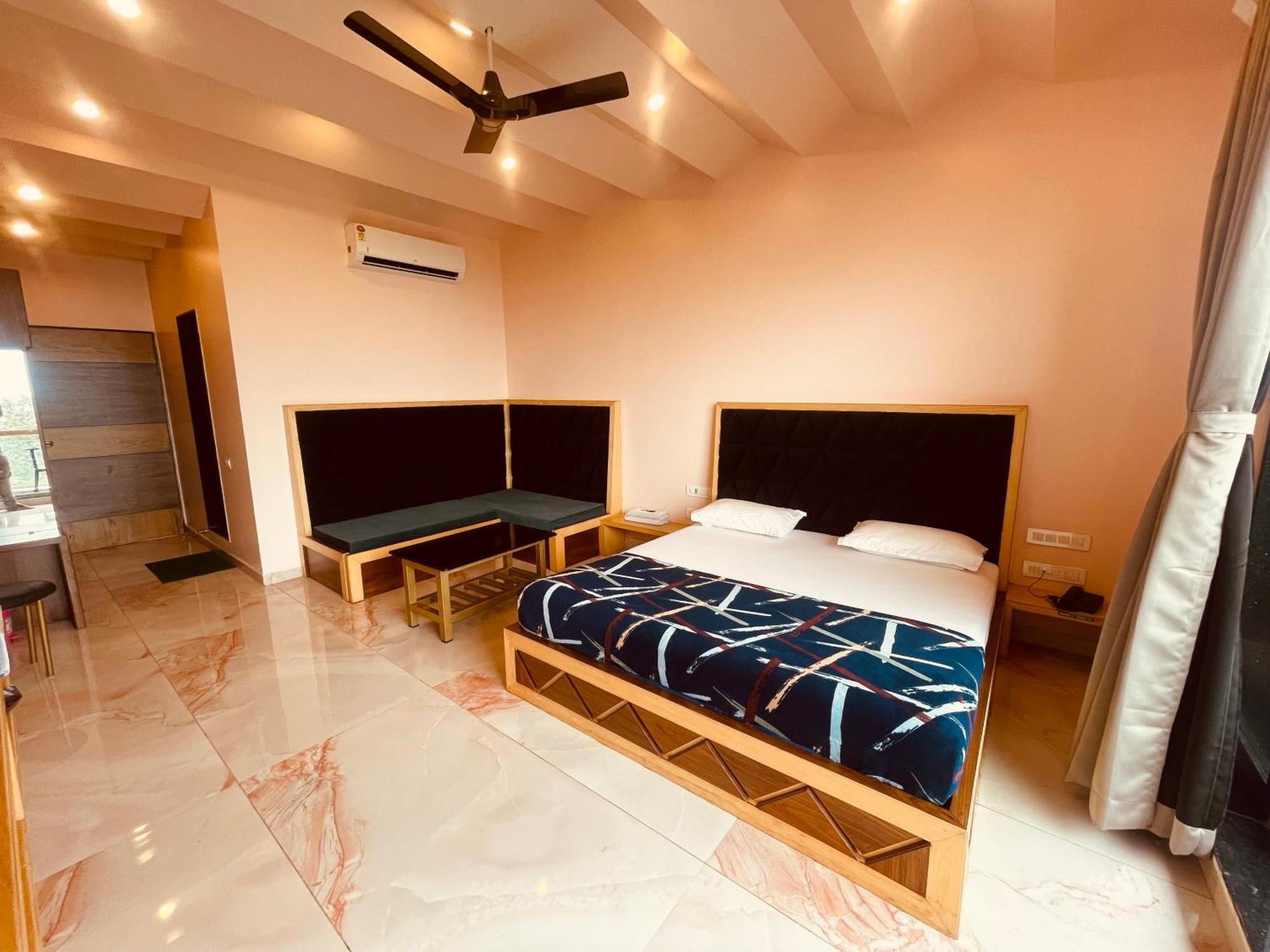 Natural Resort Panhāla 外观 照片