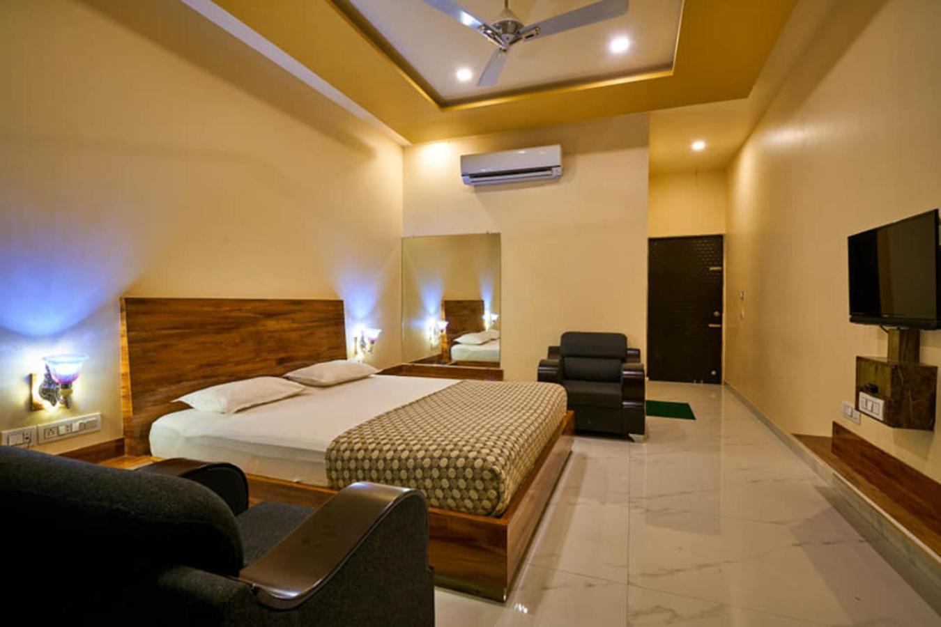 Natural Resort Panhāla 外观 照片