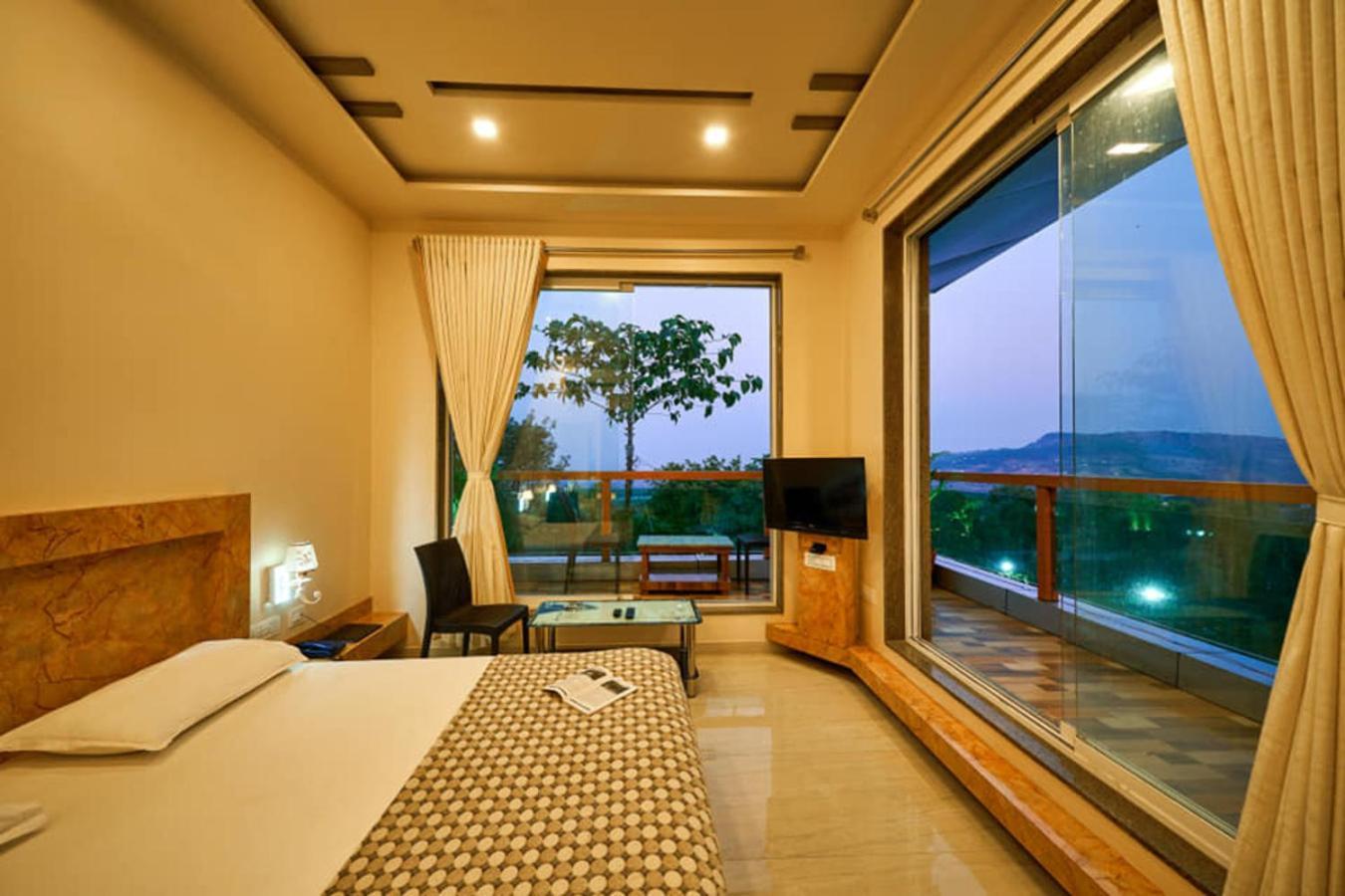 Natural Resort Panhāla 外观 照片