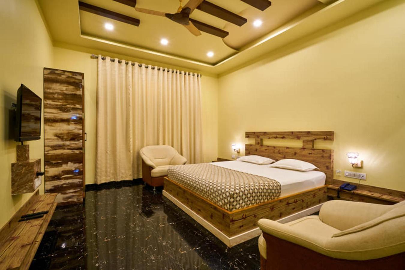 Natural Resort Panhāla 外观 照片